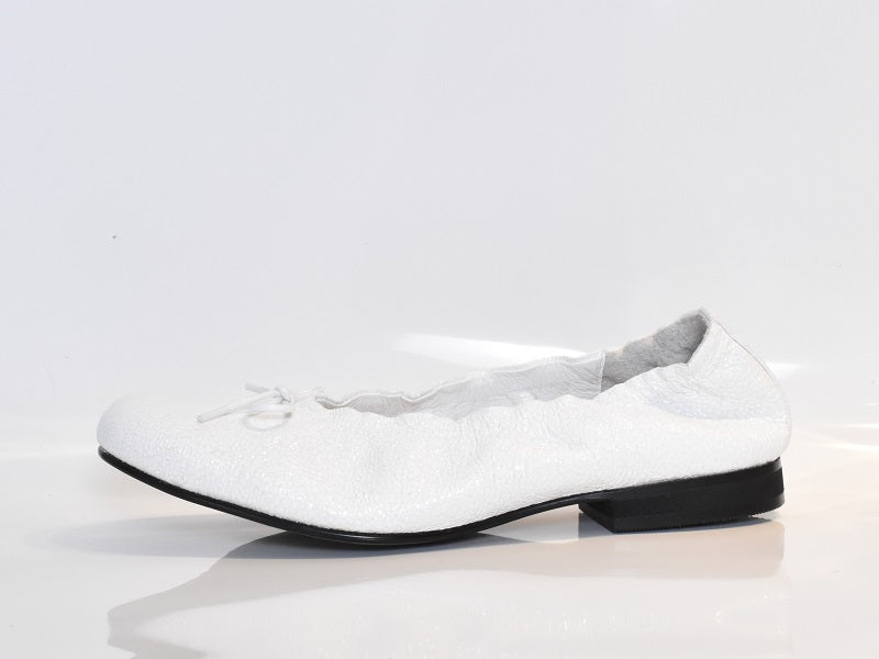 0001 ラウンドトウシャーリングバレエシューズ AL2601K Whiteenamel 木型No. C1813