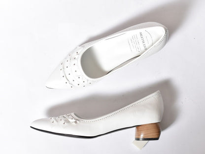 1030  ネイルヘッドフリンジデコレーションパンプス  AL2412P  White　　木型No.HARVEST