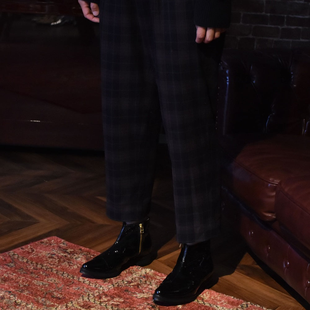 021  ポインテッドワンポイントスタッズショートブーツ　AL2477SB　Blackenamel　　木型No.G1729