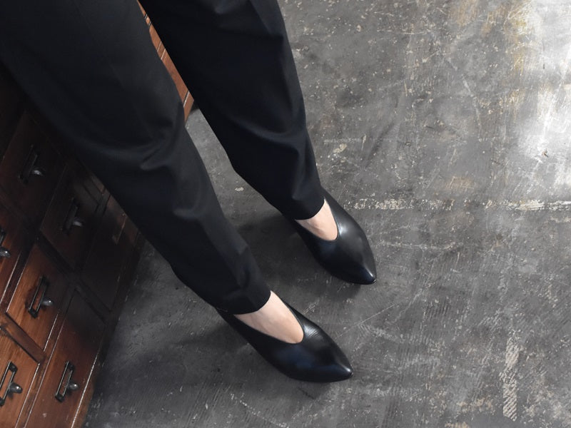 002 ポインテッドUカットパンプス　AL1910P Black　　木型No.X1395