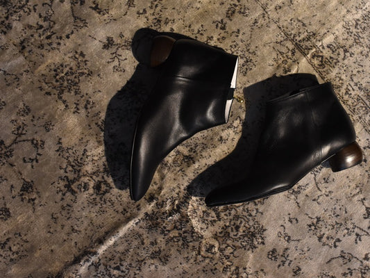 022  ポインテッドプレーンショートブーツ  AL2428B  Black　　木型No.HARVEST