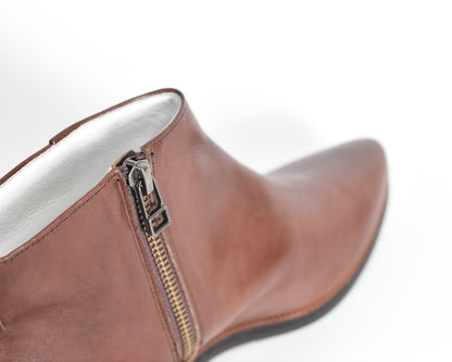 021  ポインテッドワンポイントスタッズショートブーツ　AL2477SB　Darkbrown　　木型No.G1729