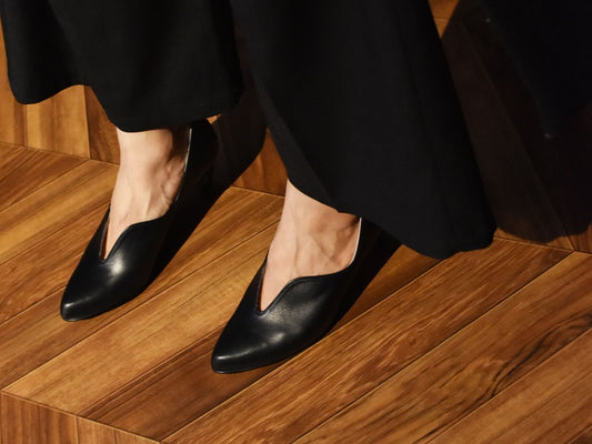 003 ポインテッドセミハートパンプス　AL2318P Black　　木型No.W2654