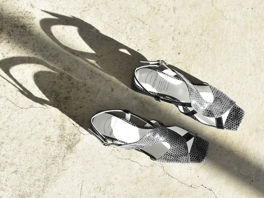 スクエアトウアシンメトリーストラップサンダル　AL2507S  Blackcombi　木型No.OGA