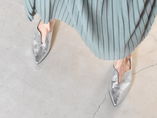 007  セミハートカッティングポインテッドフラットシューズ　AL2301K Silverpaison　　木型No.A296