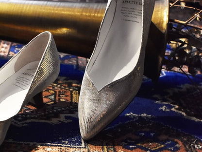 016  ポインテッドVカットパンプス　AL2418P   Goldlizard　　木型No.HARVEST