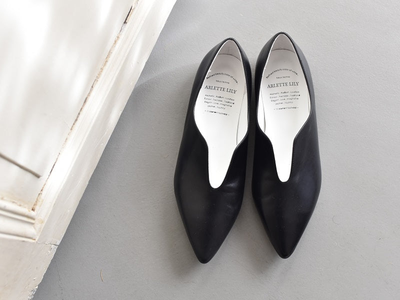 007  セミハートカッティングポインテッドフラットシューズ　AL2301K Black　　木型No.A296