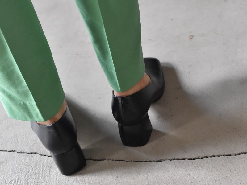 1004  スクエアトウプレーンパンプス　AL2302P  Blackhairleather　　木型No.V2216